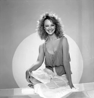 Shelley Long Feet (5 photos) - celebrity-feet.com