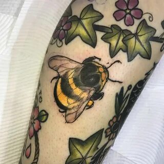 Neo Traditional Bee Tattoo - Tattoos Concept