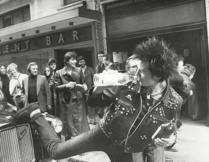19 Filthy, Furious Vintage Photos Of Early Punk
