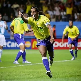 #TBT Copa das Confederações 2005 entre Brasil x Argentina! 🤙