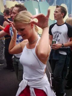 Downblouse, see-thru :: Wpadka, nip slip, see-thru, downblou