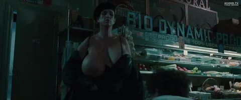 Басти Харт избивает своей огромной грудью - Диктатор(2012) X