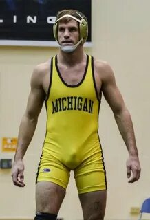 Michigan yellow Lycra men, Wrestling, Singlets