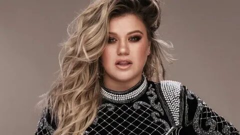 Billboard Music Awards 2018: Fashion Unik ala Kelly Clarkson