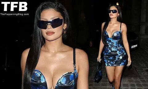 Kylie Jenner Shows Off Her Sexy Boobs in Paris (15 Photos) .