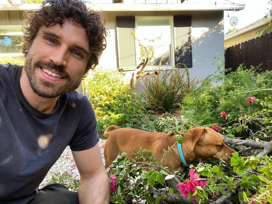 James O'Halloran в Instagram: «#Saturday gardening with my helper. ...
