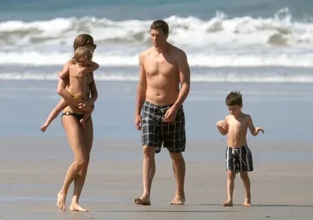 Tom bradys wife naked