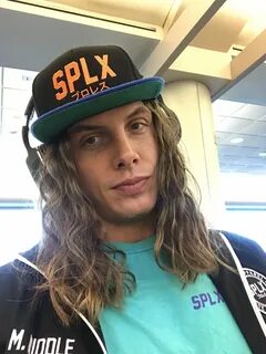 matthew riddle в Твиттере: "Chilling in the airport like a S