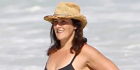 Ouch! Ricki Lake Struggles With Her Tight Bathing Suit While