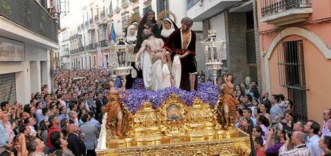 Lunes Santo en Sevilla - El único paso de la cofradía d... A