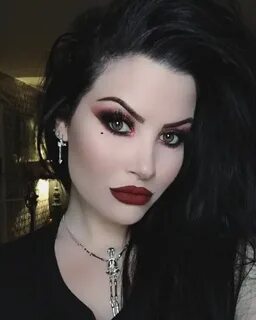 Harper Leigh Hollywood Vampire makeup, Gothic makeup, Goth m