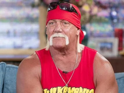 Hulk Hogan Reacts To A Very Muscular Photo Of Chris Hemswort