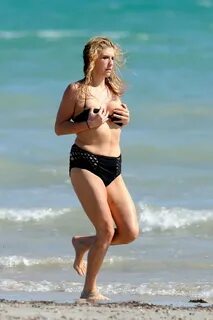 49 hot Kesha bikini photos are incredibly sexy