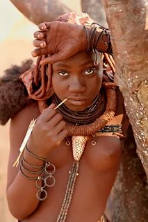 Девушки племени Химба считают самыми красивыми на Африканско