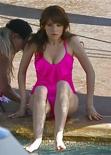 anna-kendrick-in-swimsuit-on-the-set-of-mike-and-dave-need-w
