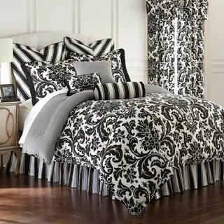 Rose Tree Symphony Reversible Comforter Set in Black/White B