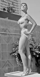 Picture of Yvonne Craig