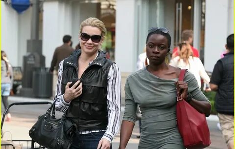 Fotos de Laurie Holden e Danai Gurira juntas no The Grove