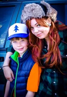 Gravity Falls costumes and cosplay. Rose City ComiCon 2014. 