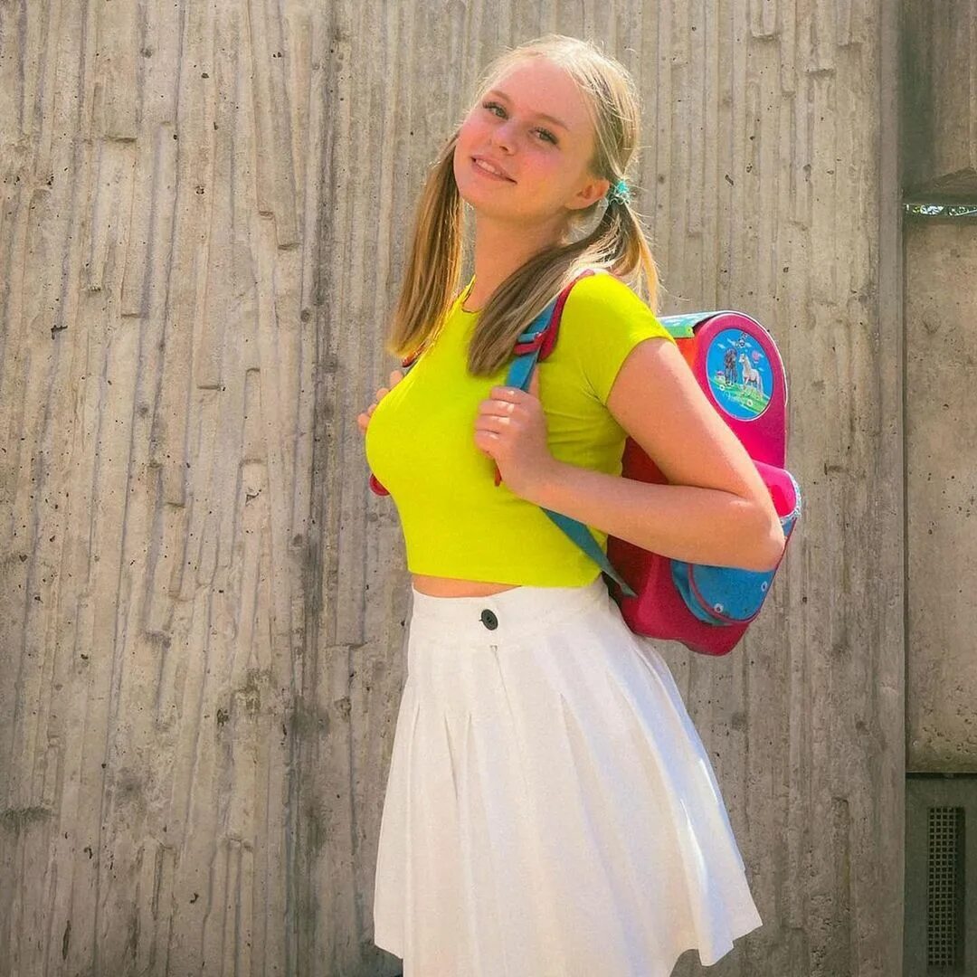 Promiflash в Instagram: "Leni Mariee hat ihren Schulabschluss bestande...