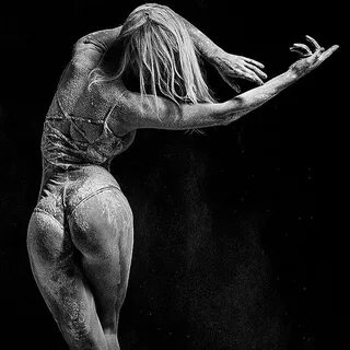 Powerful Dance Portraits Capture the Elegance and Intensity 