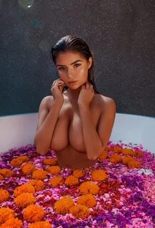 Demi Rose Naked in Tub - Hot Celebs Home