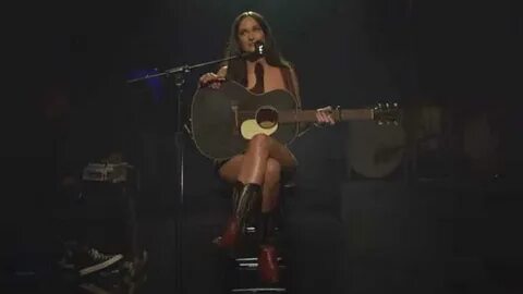 Tampil di SNL, Kacey Musgraves Bawakan Lagu Justified dan Ca