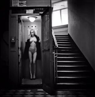 Мужики девушек в лифте - 66 красивых секс фото
