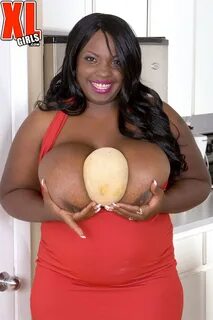 Ebony mature BBW Diamond Knights gets her giant tits and muf