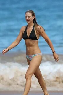 Anna Torv - Bikini in Hawaii-19 GotCeleb