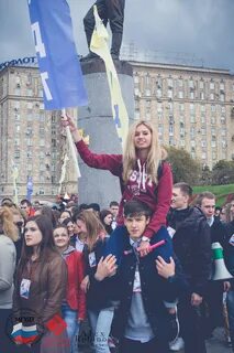 Ultimate shoulder rides / Moscow Student Parade 2015 (wom)