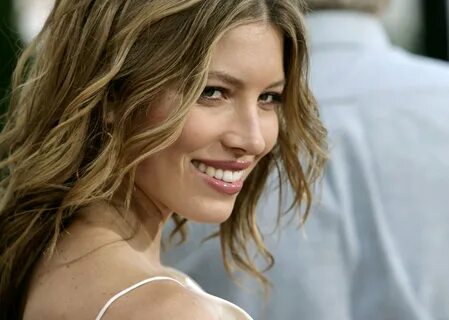 02711 jesschuckandlarryccbe01 122 822lo - Jessica Biel Actre