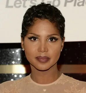 Toni Braxton #makeupgoals Halle berry short hair, Short natu