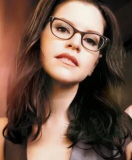 accessories-i-like.com Lisa loeb, Retro glasses, Female guit