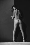Elizabeth Elam Nude - FitNudeGirls.com