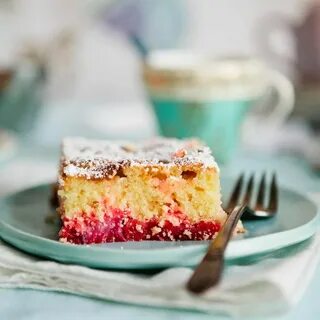 "BIG PINK" STRAWBERRY CAKE WITH PEPPERMINT TEA Dessert cake 