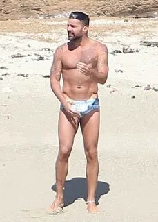 20 fotos de Ricky Martin de sunga com o namorado