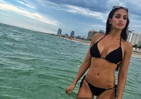 Η πανέμορφη Playmate που την ακολουθούν μισό εκατομμύριο άντρες στο διαδίκτ...