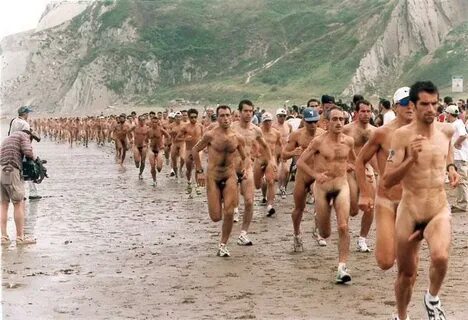 Ответы Mail.ru: бегущий голый мужчина так же смешно смотритс