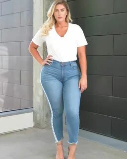 SOPHIE ELOISE HALL Plus size models, Fashion, Booty jeans