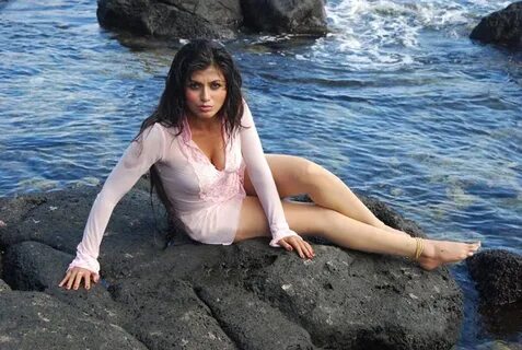 Arthi Puri Hot South Indian Actress got open Break through B