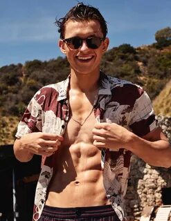 superficial guys: TOM HOLLAND SHIRTLESS PICTURES INFO PART 1