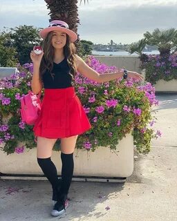 45+ Sexy Pokimane Feet Pictures Will Make You Go Crazy For..