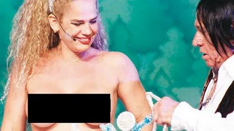 Niurka Marcos quedó topless en la obra de teatro La Semesien