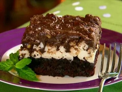 Paula and Jamie whip up a rich, gooey Mississippi Mud cake. 