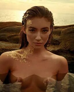 Lorena Rae Poses Nude For Vogue (4 Photos) #TheFappening