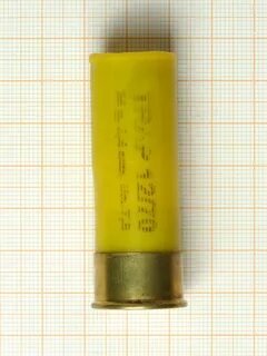 File:Shotgun Shell 12-70 Gauge 70mm No 7.5 2.4mm 24g yellow 