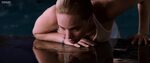 Дженнифер Лоуренс плавает в бассейне в невесомости - Пассажи