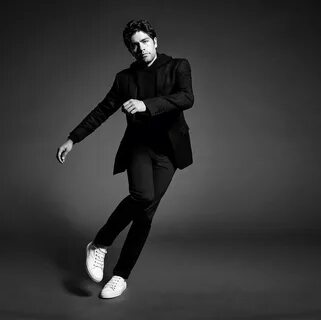 Entourage' Star Adrian Grenier Has All the Right Moves