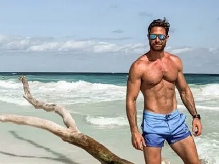 Sebastián Rulli se desnudó en la playa y retó a sus follower